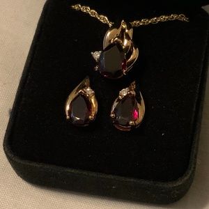Gold Tone 18” Rope Chain Necklace with Ruby/Diamond Pendant & Matching Earrings